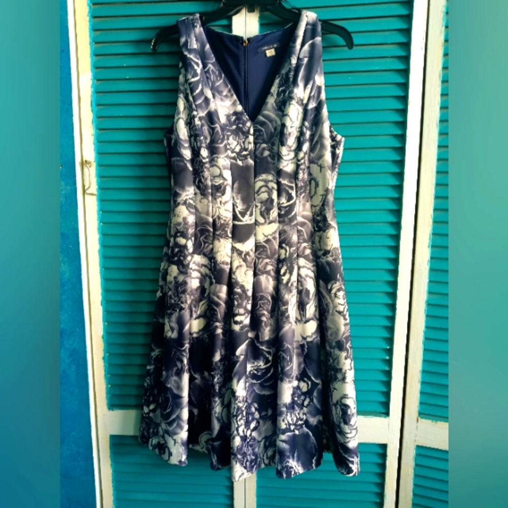 Tommy Hilfiger Floral Sleeveless Fit And Flare Panel Dress - Grey and White